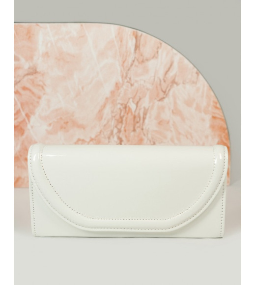 Біла сумка клатч з лакової еко-шкіри