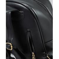 Черный кожаный рюкзак с карманами
