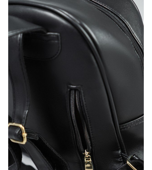 Чорний шкіряний рюкзак з кишенями