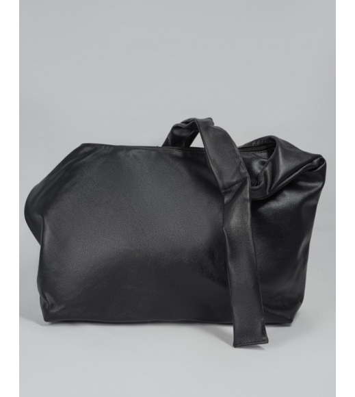 Черная вместительная сумка с одной ручкой