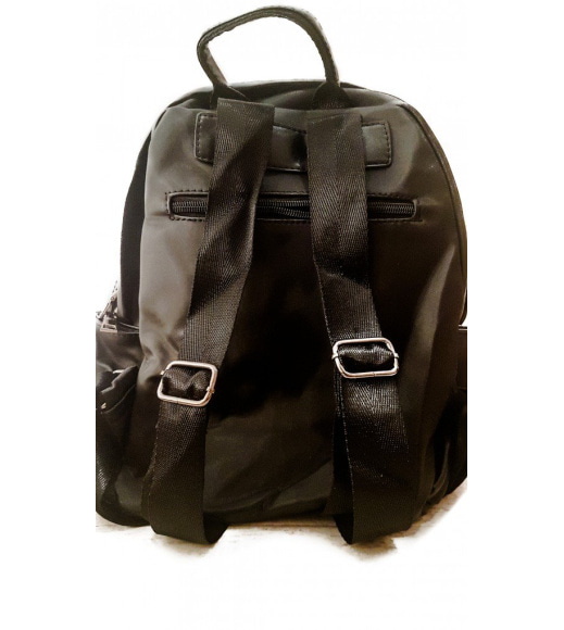 Черный текстильный рюкзак с оригинальным замочком и белой крупной вышивкой