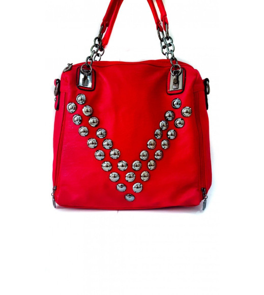 Червона жіноча сумочка з візерунком із металевих гудзиків
