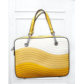 Жовта стьобана сумка прямокутної форми