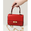 Красная фактурная маленькая сумочка с ручкой