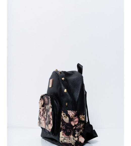 Чорний рюкзак з шипами і квітковими вставками