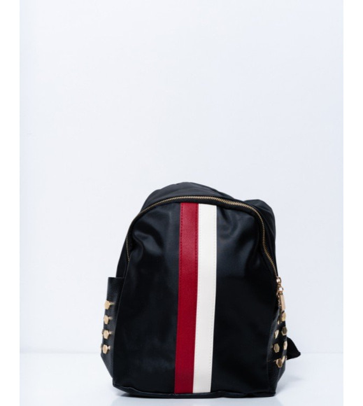Черный рюкзак с красно-белой полоской и заклепками