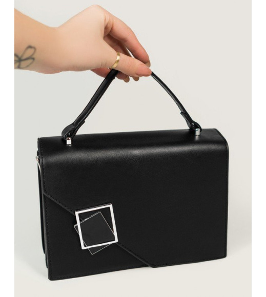 Чорна каркасна прямокутна сумка з металевим декором