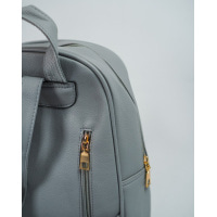 Серый вместительный рюкзак из эко-кожи