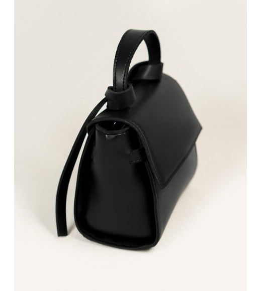Черная кожаная сумка-чемоданчик