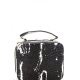 Черная жесткая сумочка с крокодиловой фактурой и белыми мазками
