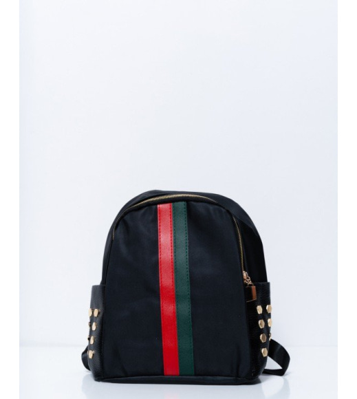 Черный рюкзак с заклепками и красно-зеленой полосой