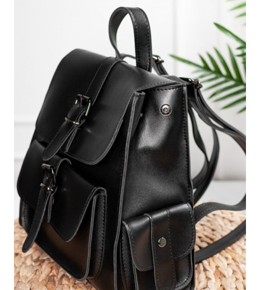 Черный кожаный рюкзак с боковыми карманами