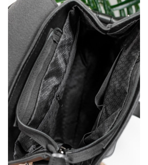 Чорний шкіряний рюкзак з боковими кишенями