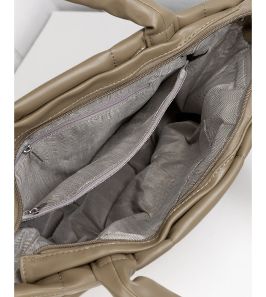 Вместительная дутая сумка из бежевой эко-кожи