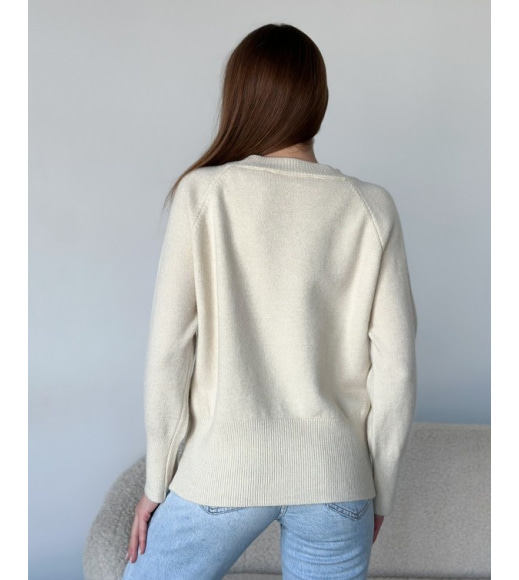 Бежевий ангоровий светр із подовженими манжетами