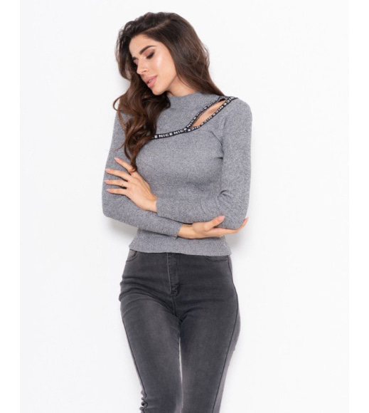 Серый эластичный свитер с вырезом