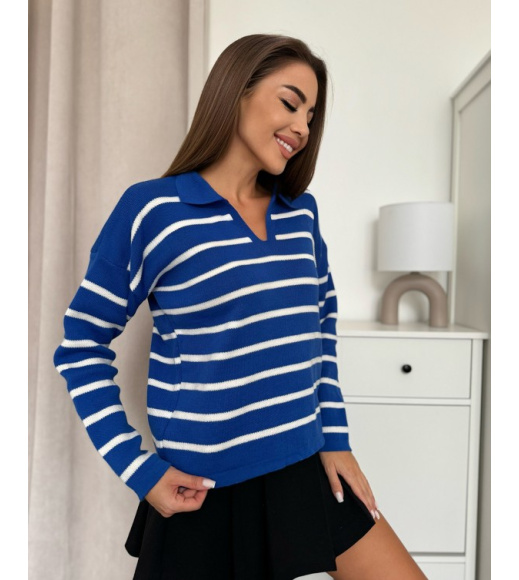 Синий полосатый свитер с воротником