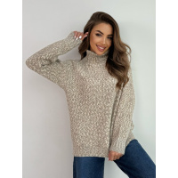 Свободный теплый свитер коричневого цвета