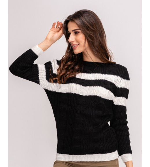 Черный свитер с горловиной-лодочкой и белыми вставками