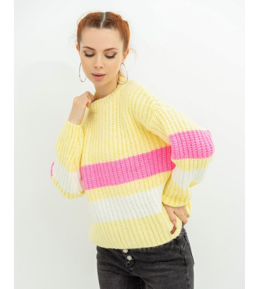 Желтый шерстяной свитер с полосатыми вставками