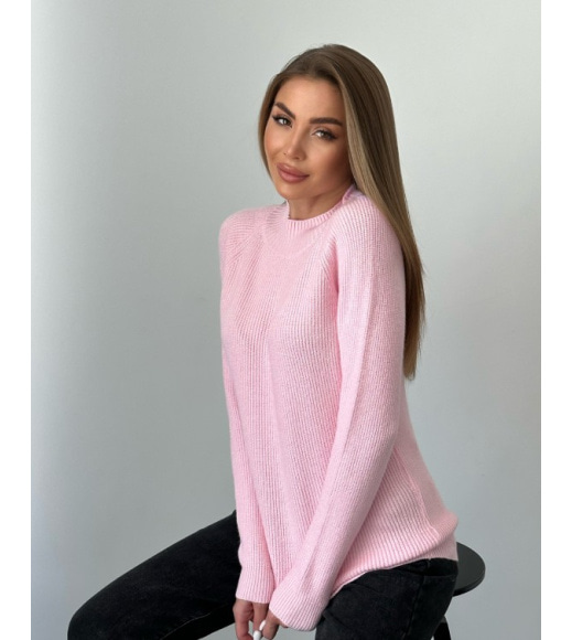 Светло-розовый свитер фактурной вязки