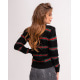 Черный вязаный свитер с красно-зелеными полосками
