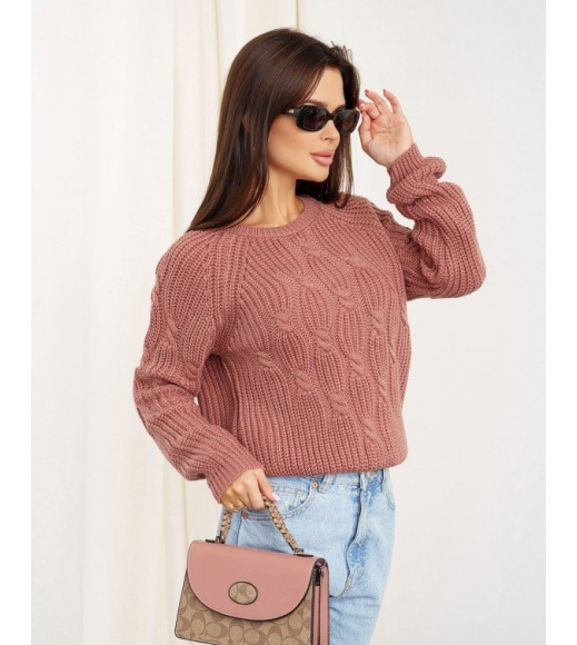 Темно-розовый вязаный свитер с объемными деталями