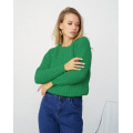 Зеленый вязаный свитер с аранами
