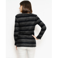 Чорний смугастий светр подовженого крою