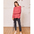 Розовый асимметричный свитер с карманами