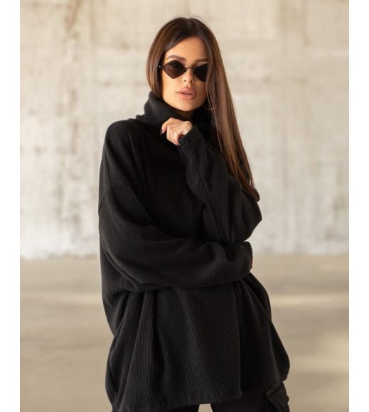 Чорний вільний светр із ангори з високим горлом