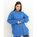 Синій вільний светр із перфорацією