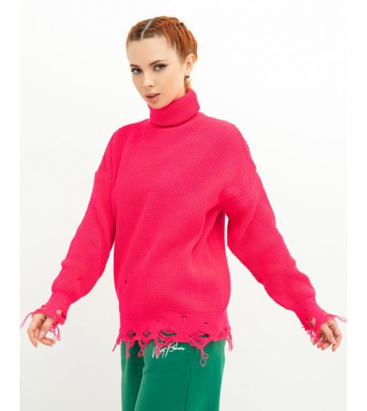 Малиновый удлиненный свитер с высоким горлом и перфорацией
