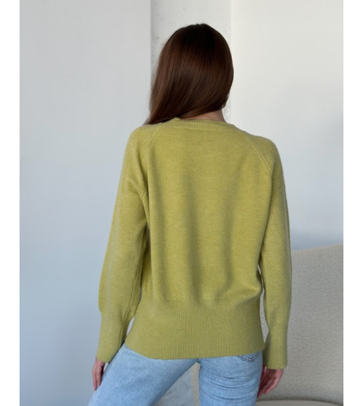 Оливковый ангоровый свитер с удлиненными манжетами