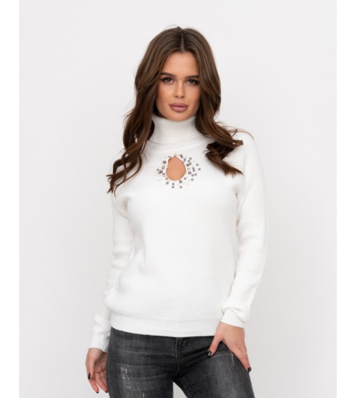 Білий вовняний светр з декоративним вирізом