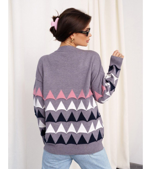 Серый вязаный свитер с объемными треугольниками