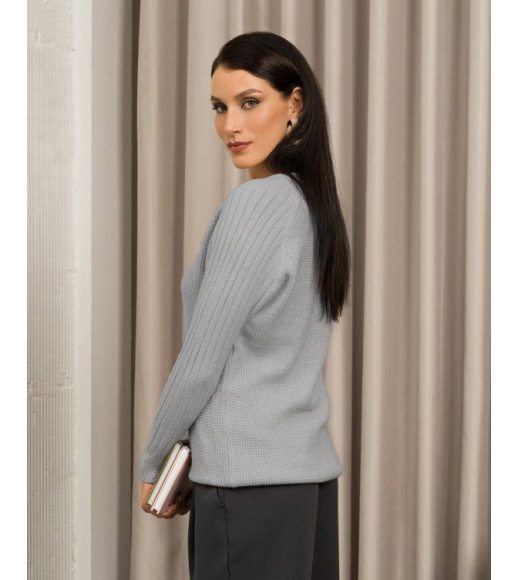Серый ангоровый свитер комбинированной вязки
