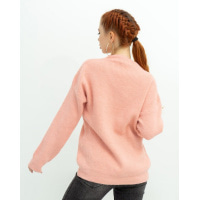 Розовый свободный вязаный свитер