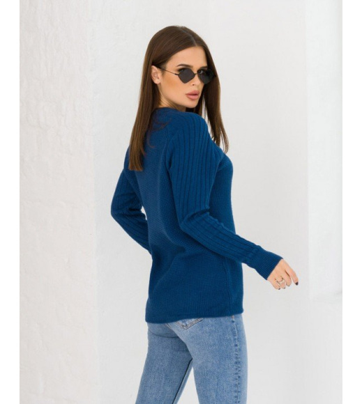 Синий ангоровый свитер комбинированной вязки