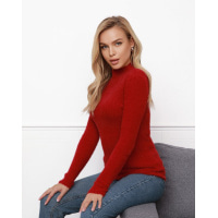 Красный фактурный свитер-травка с высоким горлом