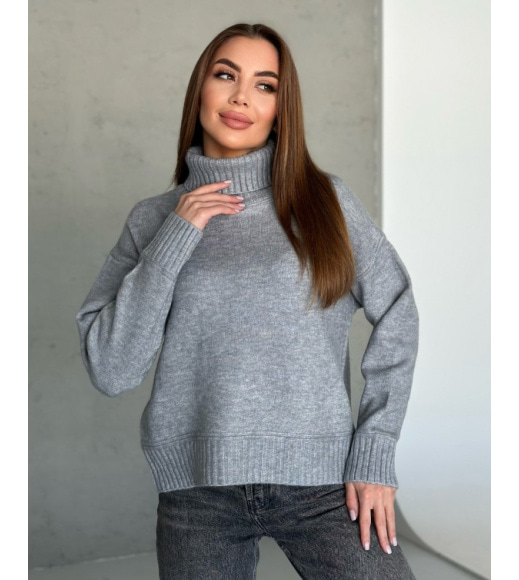 Ангоровый серый свитер с высоким горлом