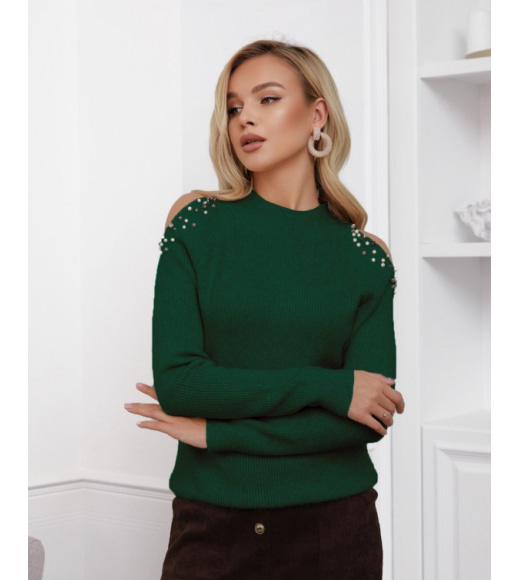 Зеленый вязаный свитер с вырезами на плечах