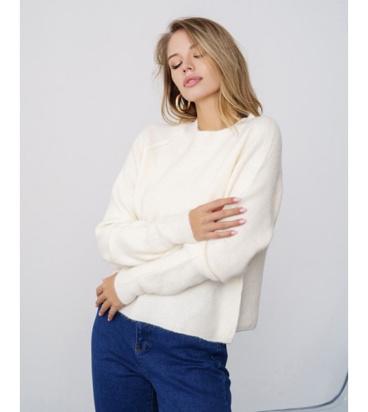 Молочний вовняний трикотажний светр