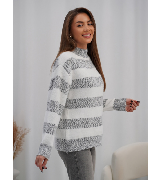 Темно-серая вязаная водолазка в полоску