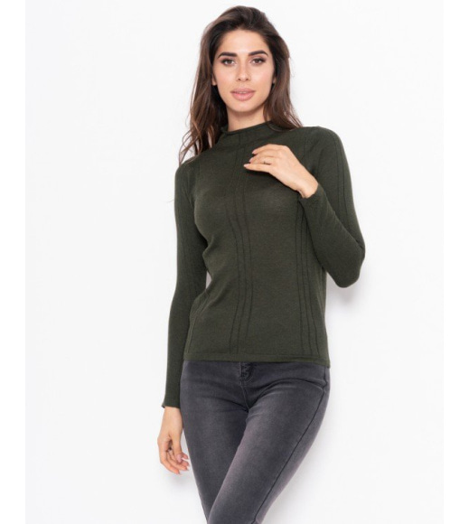 Зеленый тонкий свитер с высоким горлом