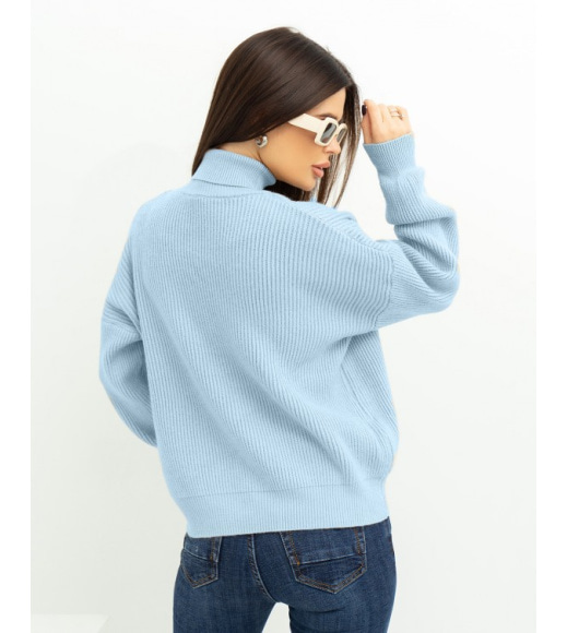 Синій трикотажний светр з високим горлом
