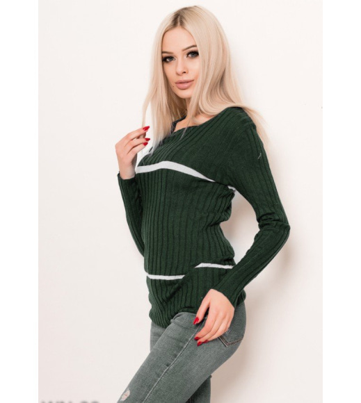Ангоровий фактурний светр кольору хакі з смужками і брошкою