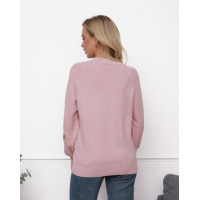 Рожевий в`язаний светр з вишитими квітами