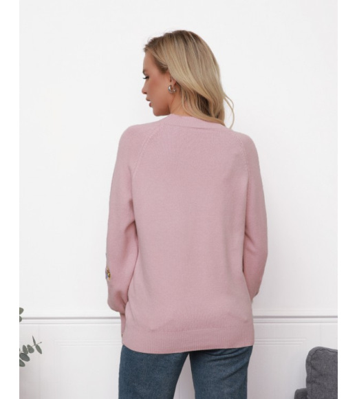 Розовый вязаный свитер с вышитыми цветами