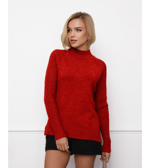 Червоний вовняний светр з фактурними вставками